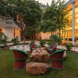 stayvista-at-indraj-manor.top-gurgaonhotels.com/